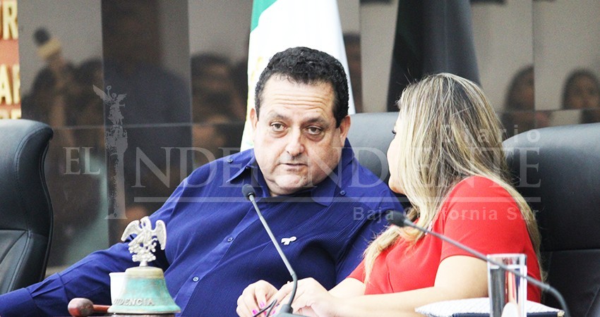 Exigen al gobernador reconocer a las mujeres; en su gabinete son "puros varones" Exigen al gobernador reconocer a las mujeres; en su gabinete son "puros varones"