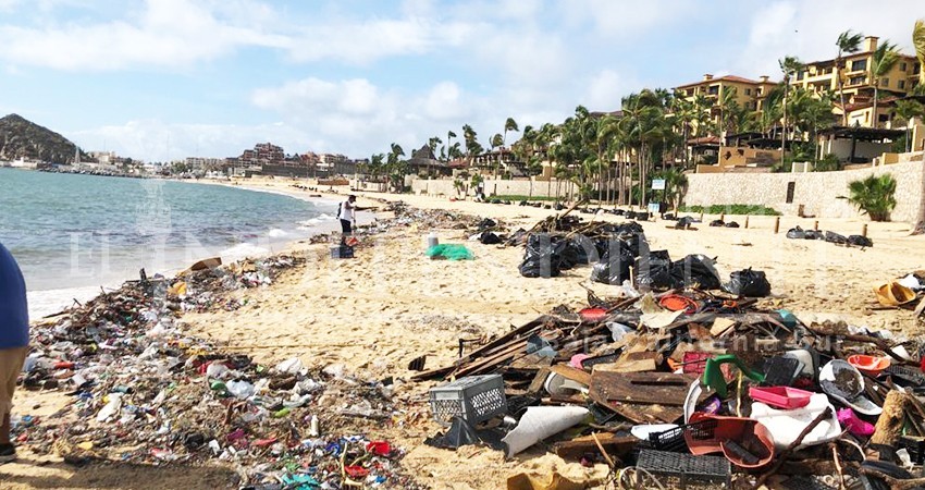 Tirar basura en arroyos y calles provoca consecuencias en playas de Los Cabos