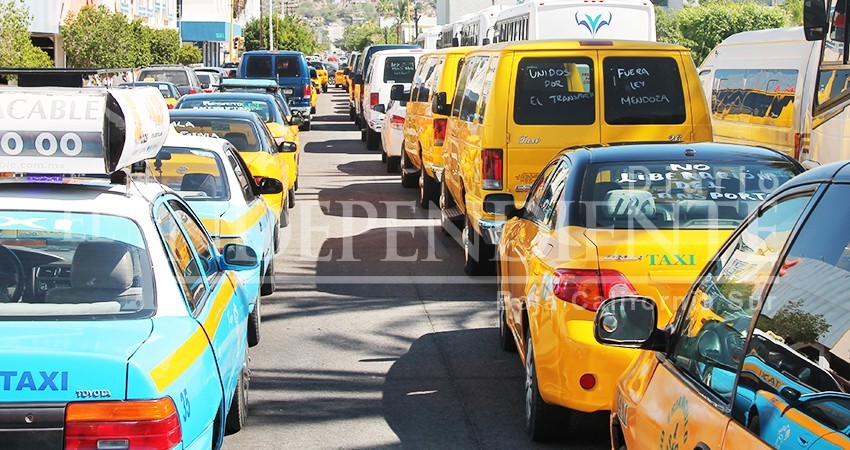 Tras un año de manifestaciones, taxistas vencieron a la “Ley Mendoza” Tras un año de manifestaciones, taxistas vencieron a la “Ley Mendoza”