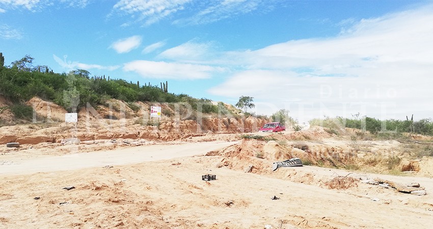 A medias mantenimiento de acceso a zona rural de CSL A medias mantenimiento de acceso a zona rural de CSL