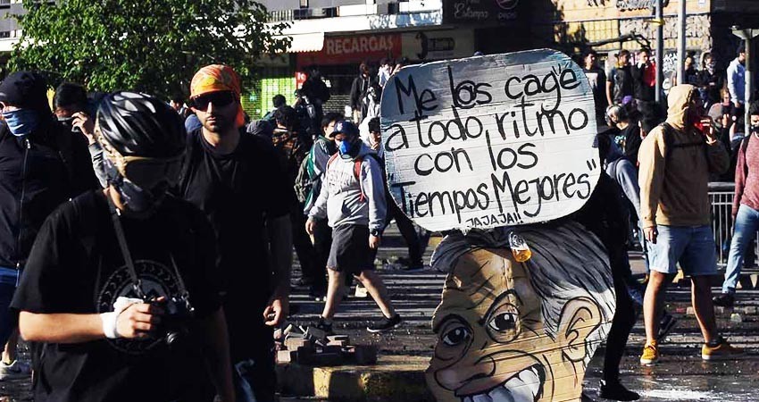 Violentas protestas y sismo 'coronan' inicio de semana en Chile Violentas protestas y sismo 'coronan' inicio de semana en Chile