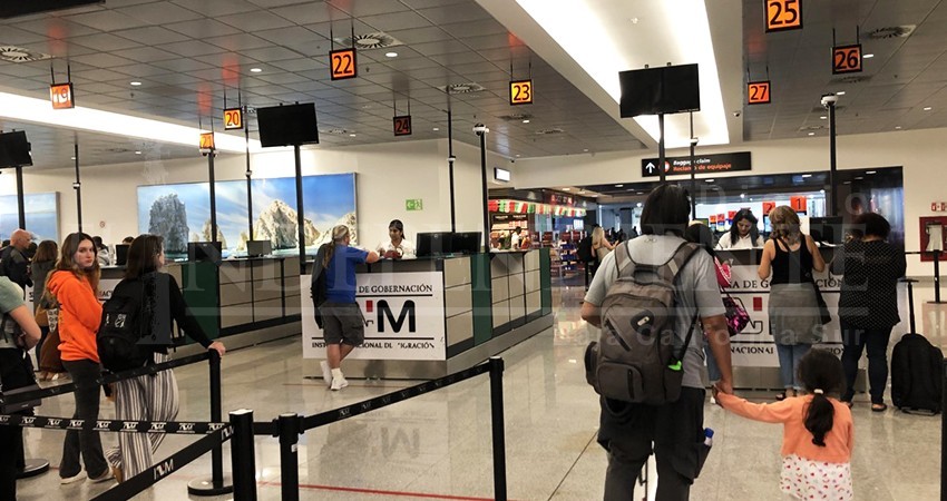 Aumentan 98% a los impuestos a turistas que entran a México Aumentan 98% a los impuestos a turistas que entran a México
