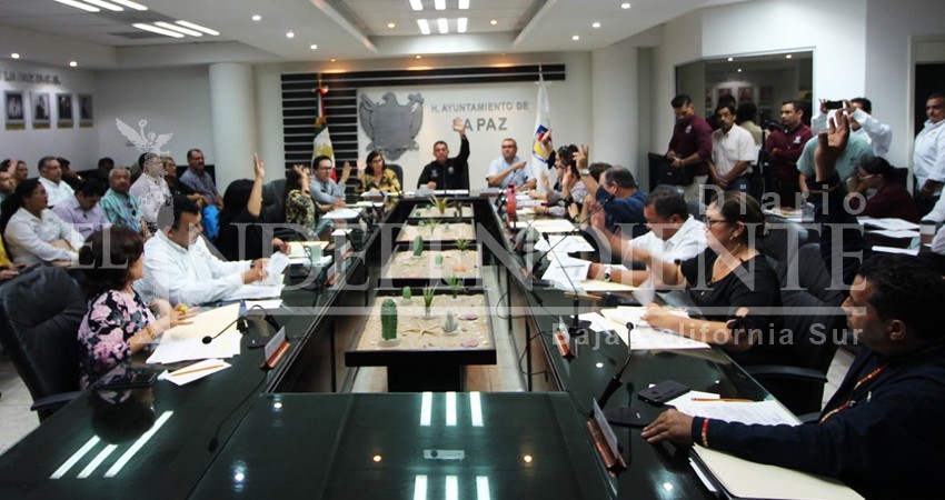 Cabildo La Paz aprueba polémicos cambios en el gabinete de Rubén Muñoz Cabildo La Paz aprueba polémicos cambios en el gabinete de Rubén Muñoz