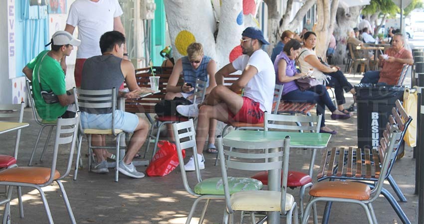 Ayuntamiento de La Paz no contempla quitar a restaurantes de las banquetas Ayuntamiento de La Paz no contempla quitar a restaurantes de las banquetas