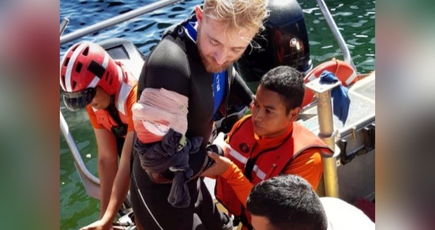Tiburón muerde a turista mientras buceaba Tiburón muerde a turista mientras buceaba