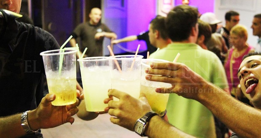 Multas a negocios que vendan alcohol a menores es de casi 17 mil pesos