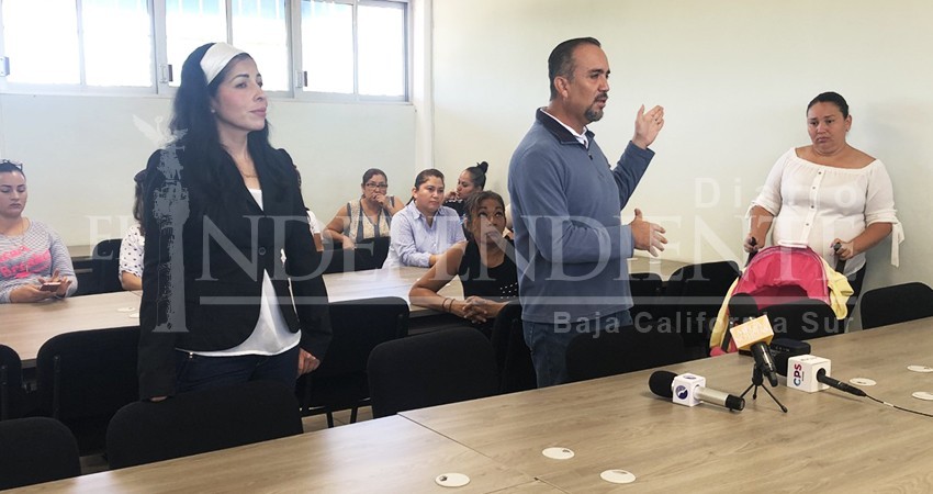 Escuela 15 de Mayo recibe equipo obsoleto; el paro continuará