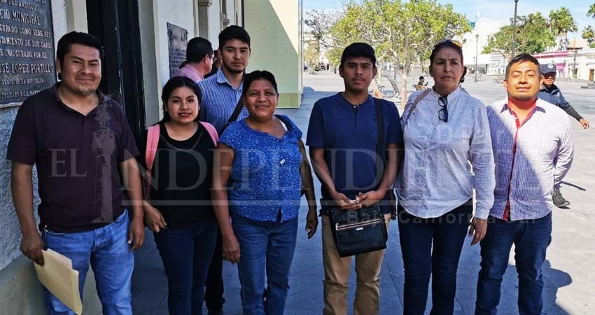 Castro Guzmán deja plantados a integrantes del movimiento Antorcha Campesina Castro Guzmán deja plantados a integrantes del movimiento Antorcha Campesina