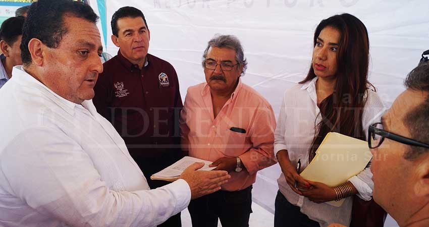 Ignoran autoridades a padres de familia de escuela “fumigada” con plaguicidas Ignoran autoridades a padres de familia de escuela “fumigada” con plaguicidas