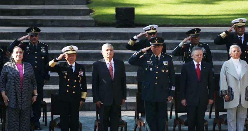 Reconoce AMLO el trabajo de soldados y marinos Reconoce AMLO el trabajo de soldados y marinos