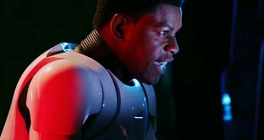 A John Boyega lo regañó hasta Mickey Mouse por perder guion de Star Wars IX A John Boyega lo regañó hasta Mickey Mouse por perder guion de Star Wars IX