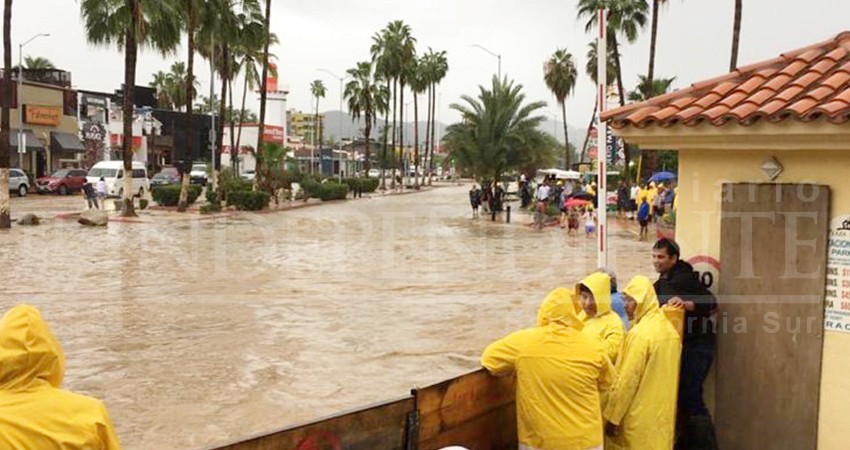 31 mil 500 turistas visitan La Paz y Los Cabos durante las lluvias 31 mil 500 turistas visitan La Paz y Los Cabos durante las lluvias