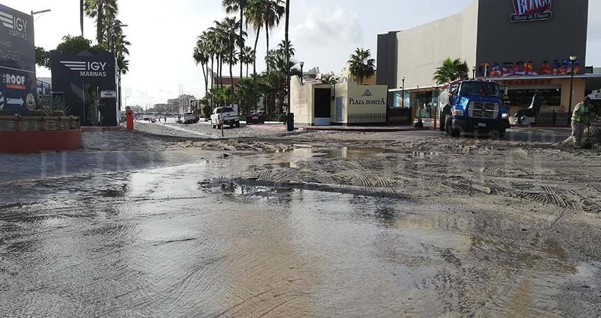 Drenaje colapsado provoca afectaciones a zonas escolares de Cabo San Lucas Drenaje colapsado provoca afectaciones a zonas escolares de Cabo San Lucas