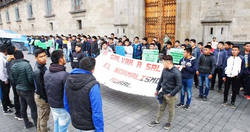 Pide el presidente a funcionarios que atiendan y escuchen a la gente Pide el presidente a funcionarios que atiendan y escuchen a la gente