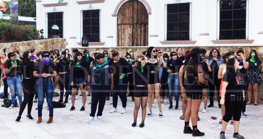 Mujeres levantan la voz y piden un alto a la violencia Mujeres levantan la voz y piden un alto a la violencia