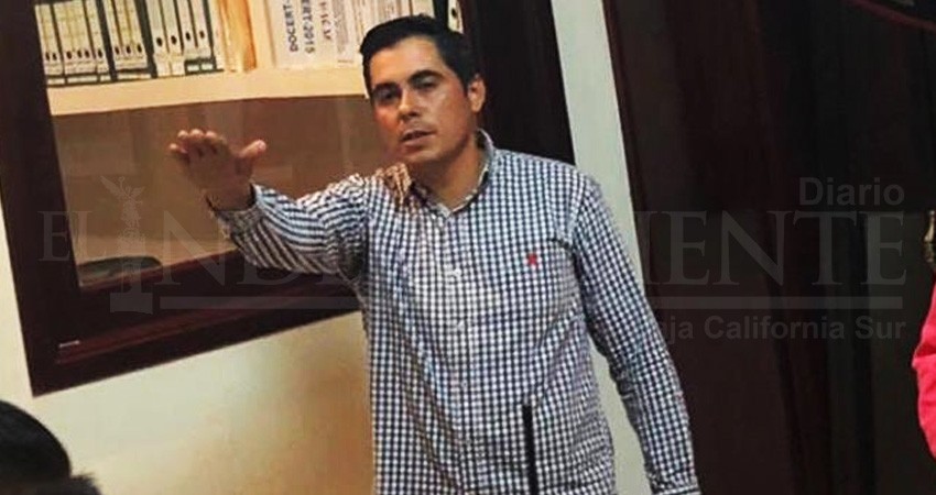 Hijo de Leonel Cota es nombrado director de Desarrollo Rural y Pesca de Los Cabos Hijo de Leonel Cota es nombrado director de Desarrollo Rural y Pesca de Los Cabos
