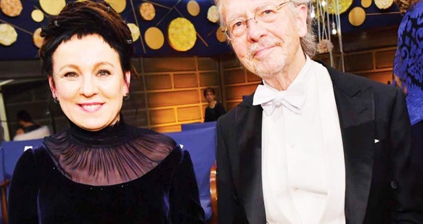 Reciben el Nobel de Literatura entre protestas Reciben el Nobel de Literatura entre protestas