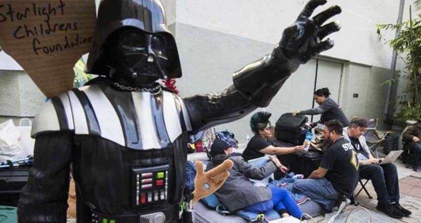 A una semana del estreno, fans acampan para ver Star Wars IX A una semana del estreno, fans acampan para ver Star Wars IX