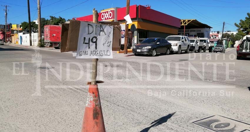 Le cuentan los días a un bache en Camino Al Faro en CSL Le cuentan los días a un bache en Camino Al Faro en CSL