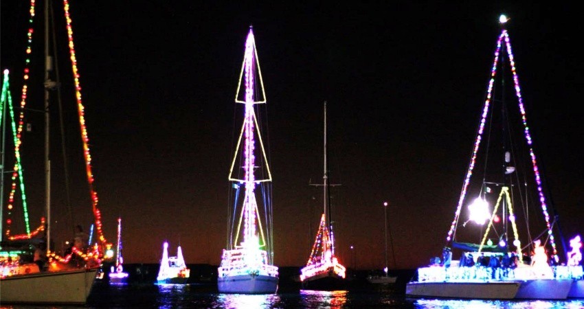 Todo un éxito el 2do desfile náutico navideño en el malecón de La Paz Todo un éxito el 2do desfile náutico navideño en el malecón de La Paz