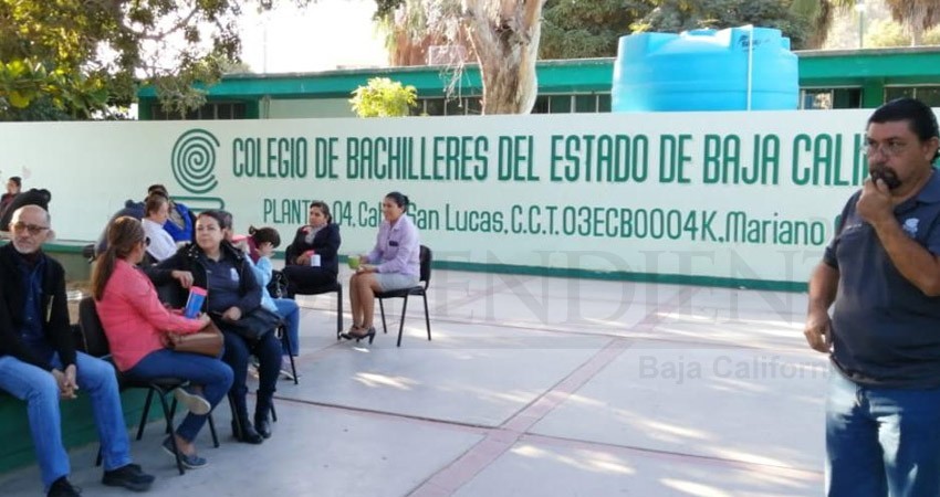 Asegura gobierno estatal que solo se le debía pago a un Cobach y hoy quedó resuelto Asegura gobierno estatal que solo se le debía pago a un Cobach y hoy quedó resuelto
