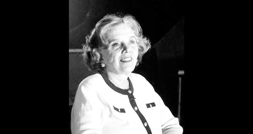 Poniatowska y Tita Valencia reciben apoyo de colectivo de mujeres Poniatowska y Tita Valencia reciben apoyo de colectivo de mujeres