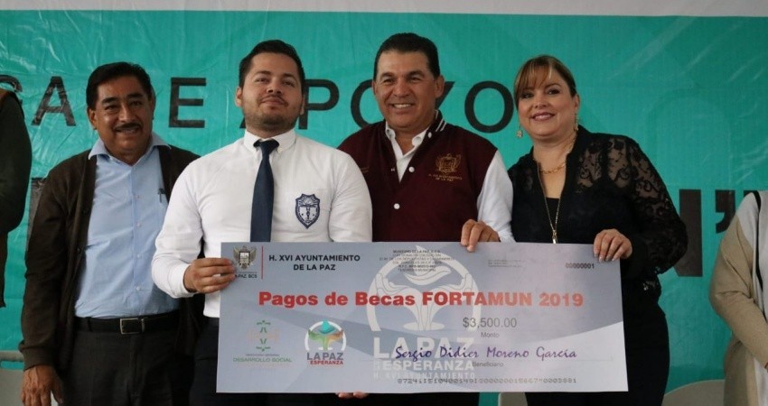 Casi 900 jóvenes reciben pago de becas que otorga el Ayto de La Paz Casi 900 jóvenes reciben pago de becas que otorga el Ayto de La Paz