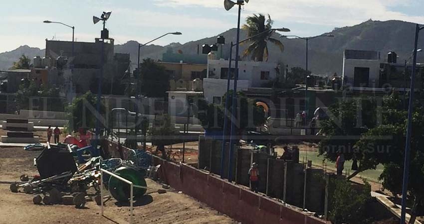 Se plantan vecinos de Puesta del Sol en un parque para evitar construcción de escuela Se plantan vecinos de Puesta del Sol en un parque para evitar construcción de escuela