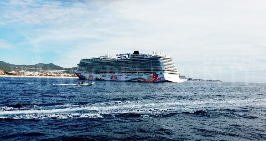 Tres cruceros turísticos llegaron a Los Cabos durante esta navidad Tres cruceros turísticos llegaron a Los Cabos durante esta navidad