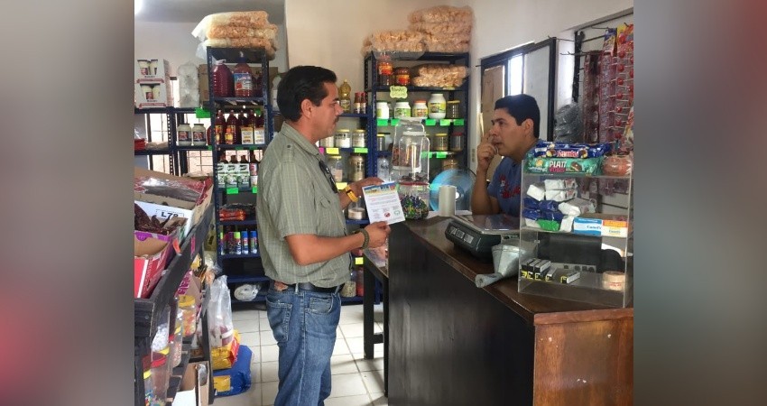 Continúan notificando a comercios de La Paz sobre la desplastificación Continúan notificando a comercios de La Paz sobre la desplastificación