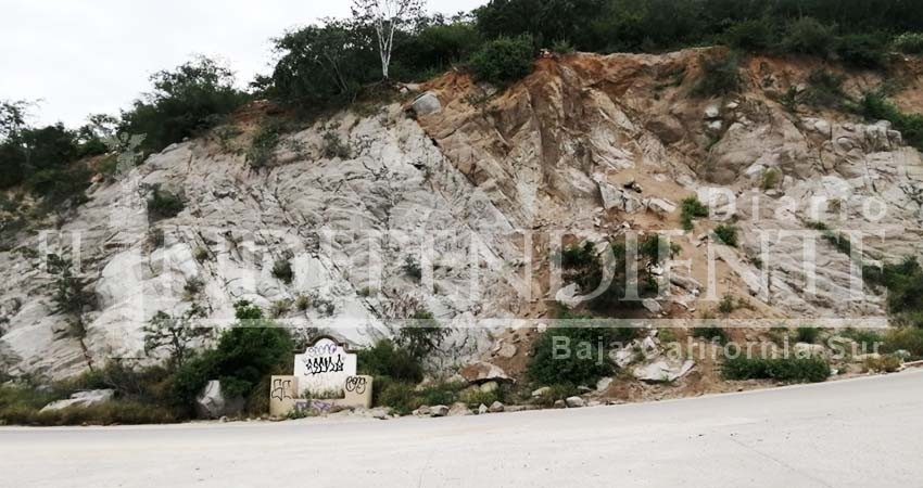 Derrumbes en “Cerro de la Cruz” preocupan a vecinos de colonia 4 de Marzo en CSL Derrumbes en “Cerro de la Cruz” preocupan a vecinos de colonia 4 de Marzo en CSL