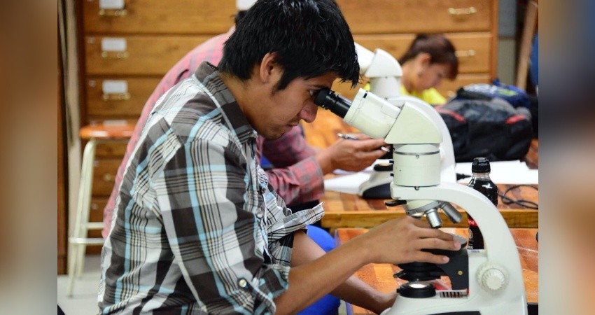 Carrera de Geología de la UABCS obtuvo su refrendo como programa de calidad Carrera de Geología de la UABCS obtuvo su refrendo como programa de calidad