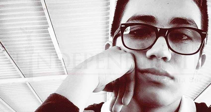 Joven vende retratos para pagar su propio trasplante de córnea Joven vende retratos para pagar su propio trasplante de córnea
