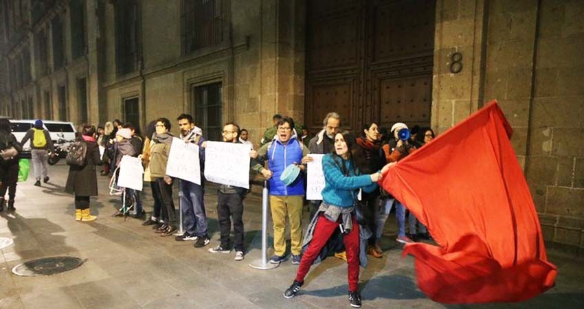 Continúan las protestas del movimiento #NoVivimosDelAplauso Continúan las protestas del movimiento #NoVivimosDelAplauso