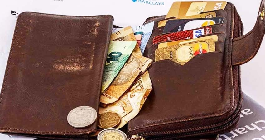 Banco cierra cuenta de mujer que criticó su servicio en Twitter