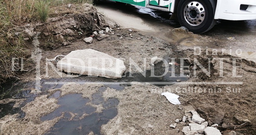 “Aparece” riachuelo de aguas negras en colonia Altamira en CSL “Aparece” riachuelo de aguas negras en colonia Altamira en CSL
