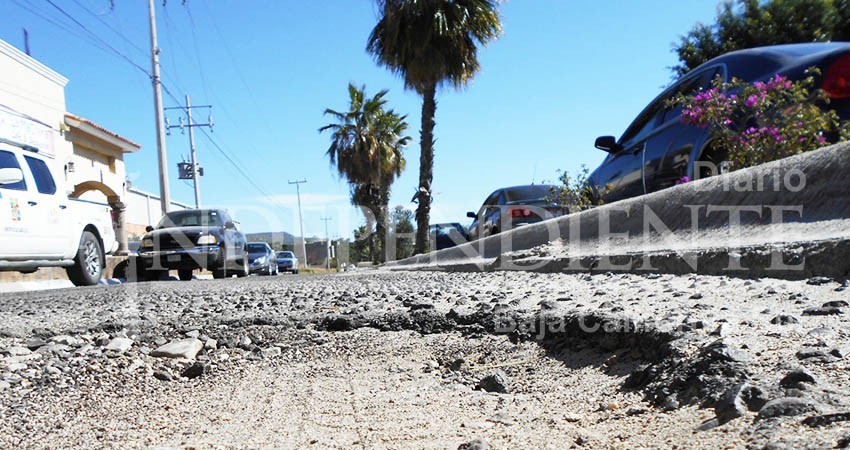 Que el Ayto Los Cabos rehabilite acceso al fraccionamiento Rosarito; está lleno de baches 