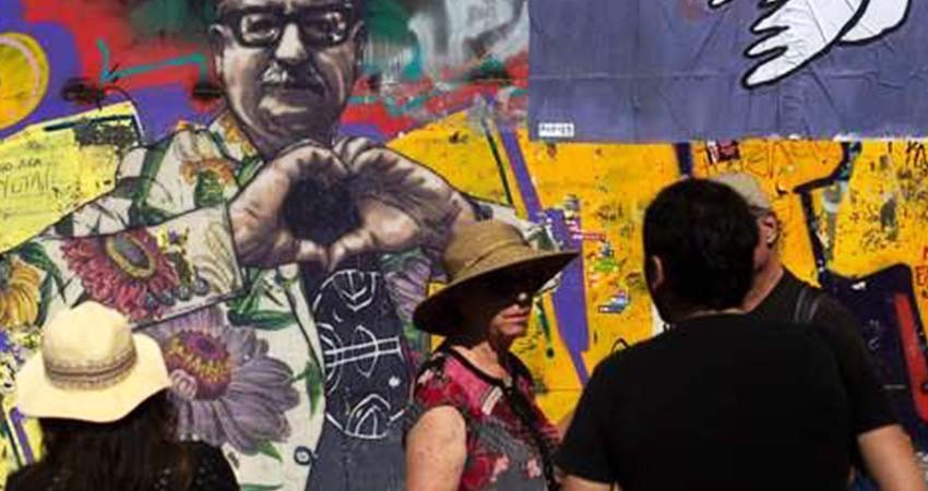 'Chile despertó', 'tour' que busca explicar protestas con arte urbano 'Chile despertó', 'tour' que busca explicar protestas con arte urbano