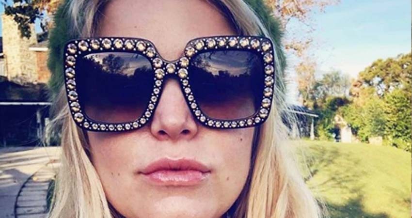 Jessica Simpson revela que abusaron de ella en casa de amigos de sus papás Jessica Simpson revela que abusaron de ella en casa de amigos de sus papás