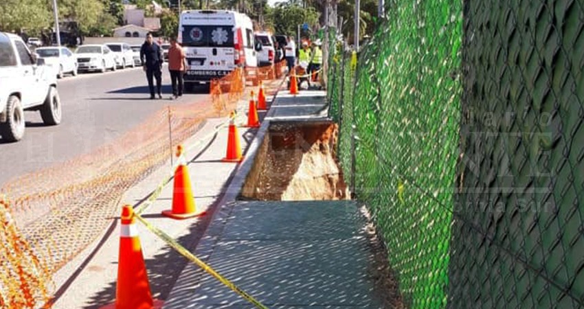 Una persona herida por colapso de banqueta en zona turística de Cabo San Lucas