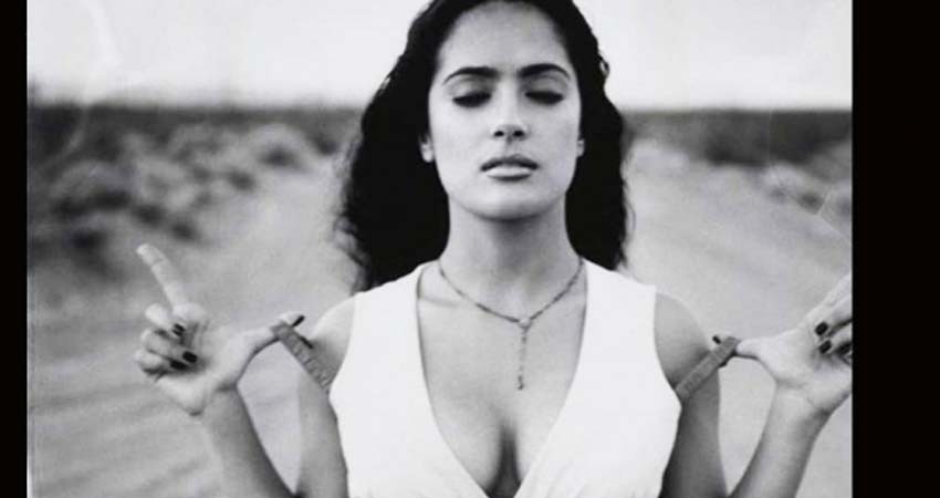Salma Hayek se disculpa por mensaje sobre libro 'racista' Salma Hayek se disculpa por mensaje sobre libro 'racista'