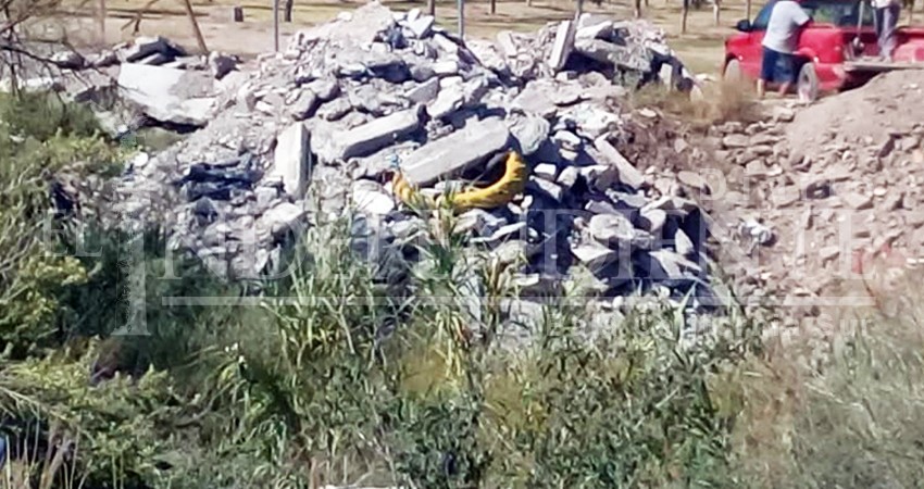 CMIC llama a agremiados a no contaminar con escombros los arroyos de La Paz