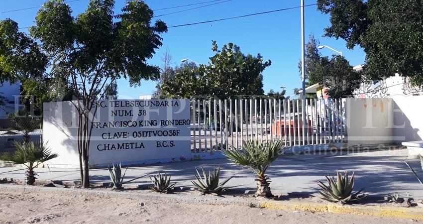 De nuevo, Cabo Fuels afecta a niños en escuelas de Chametla con la quema de llantas