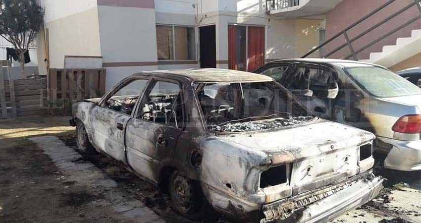 Madrugada de incendio en Puerto Nuevo; 3 vehículos se quemaron