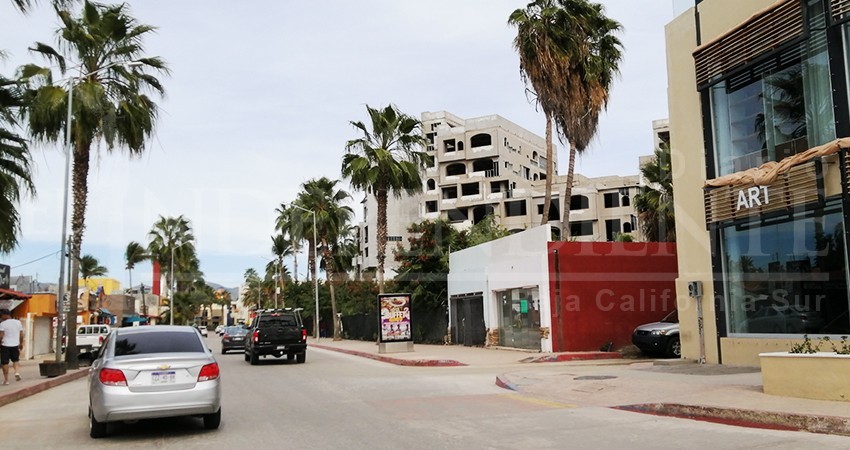 Inseguridad y mala imagen persisten en zona turística de CSL por edificio abandonado