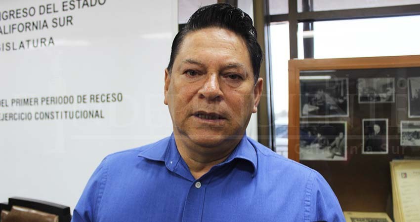 Ofrece diputado regularizar a 8 mil familias que habitan invasión “La Ballena”