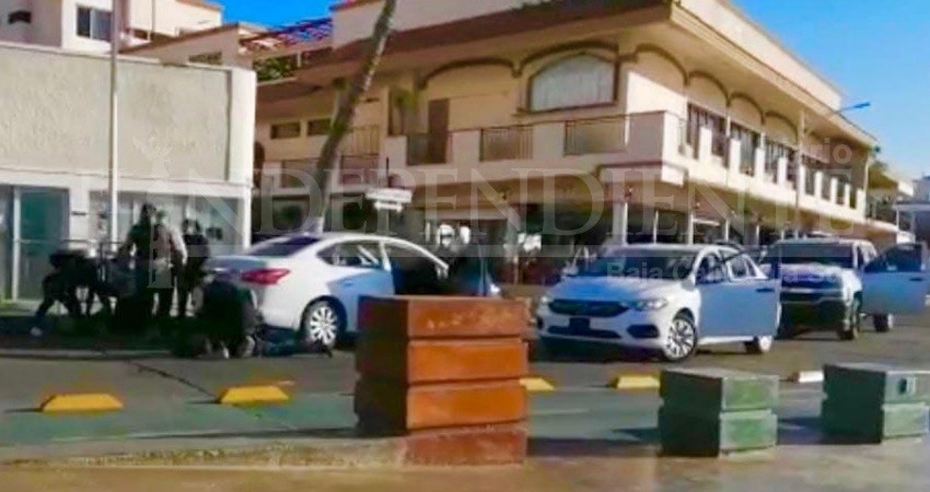 Detienen a dos hombres armados en plena zona dorada del malecón de La Paz