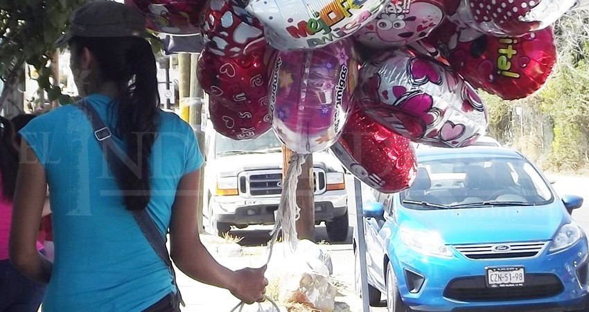 Para vender en la vía pública durante el 14 de febrero se debe contar con un permiso, dice Inspección Fiscal 