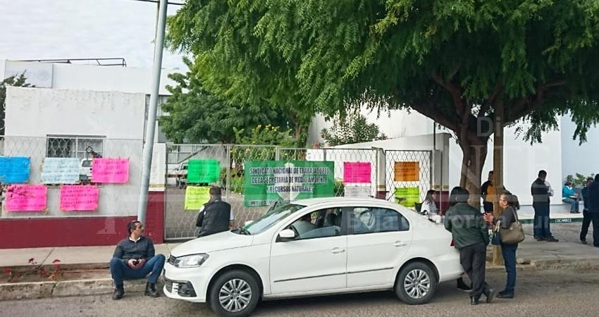 Toman edificio y exigen destitución de encargada de Semarnat en BCS Toman edificio y exigen destitución de encargada de Semarnat en BCS