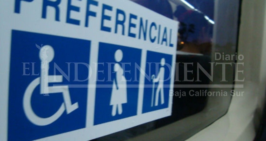 Unidades de transporte público están obligados a contar con asientos para personas con discapacidad